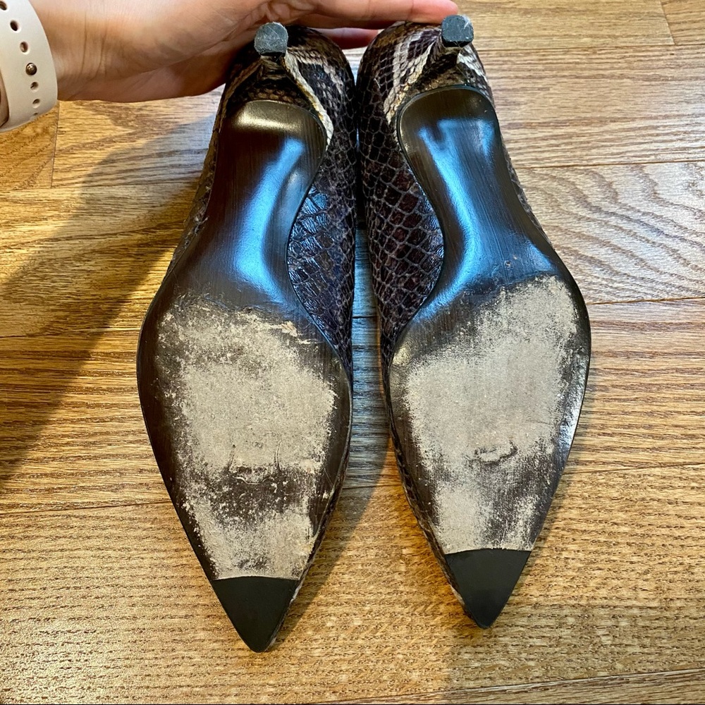 Stuart Weitzman Gray Python Kitten Heels Size 9 - image 4